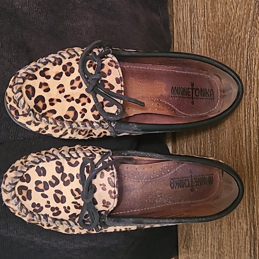 Minnetonka leopard slip on loafers - 7.5